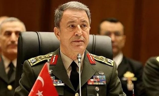 Χουλουσί Ακάρ: Σε λεπτομερή ανάκριση υποβάλλεται ο αρχηγός του Γενικού Επιτελείου της Τουρκίας